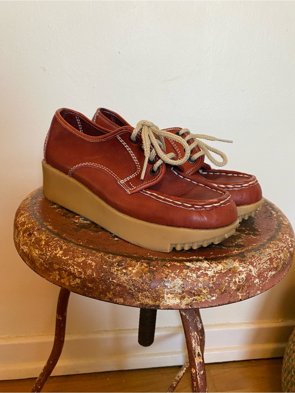 Vintage 70s Platform Lace-Up Shoes in Rich Chestnut